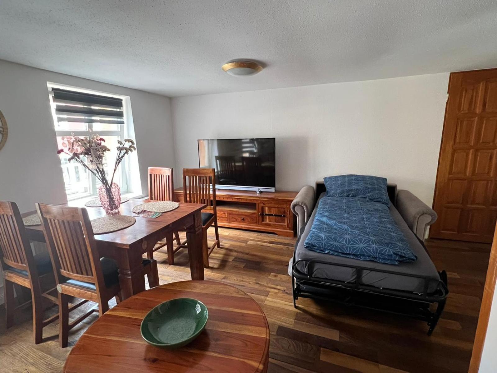 Sabina Monteurwohnung I 75 Zoll Tv I Kueche I Bad I Backofen I Apartment Trebbin