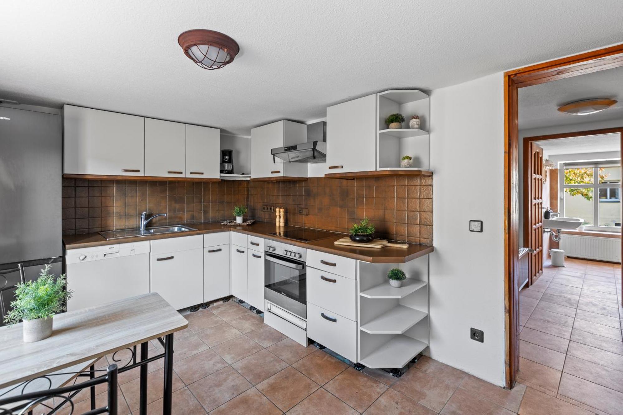 Sabina Monteurwohnung I 75 Zoll Tv I Kueche I Bad I Backofen I Apartment Trebbin