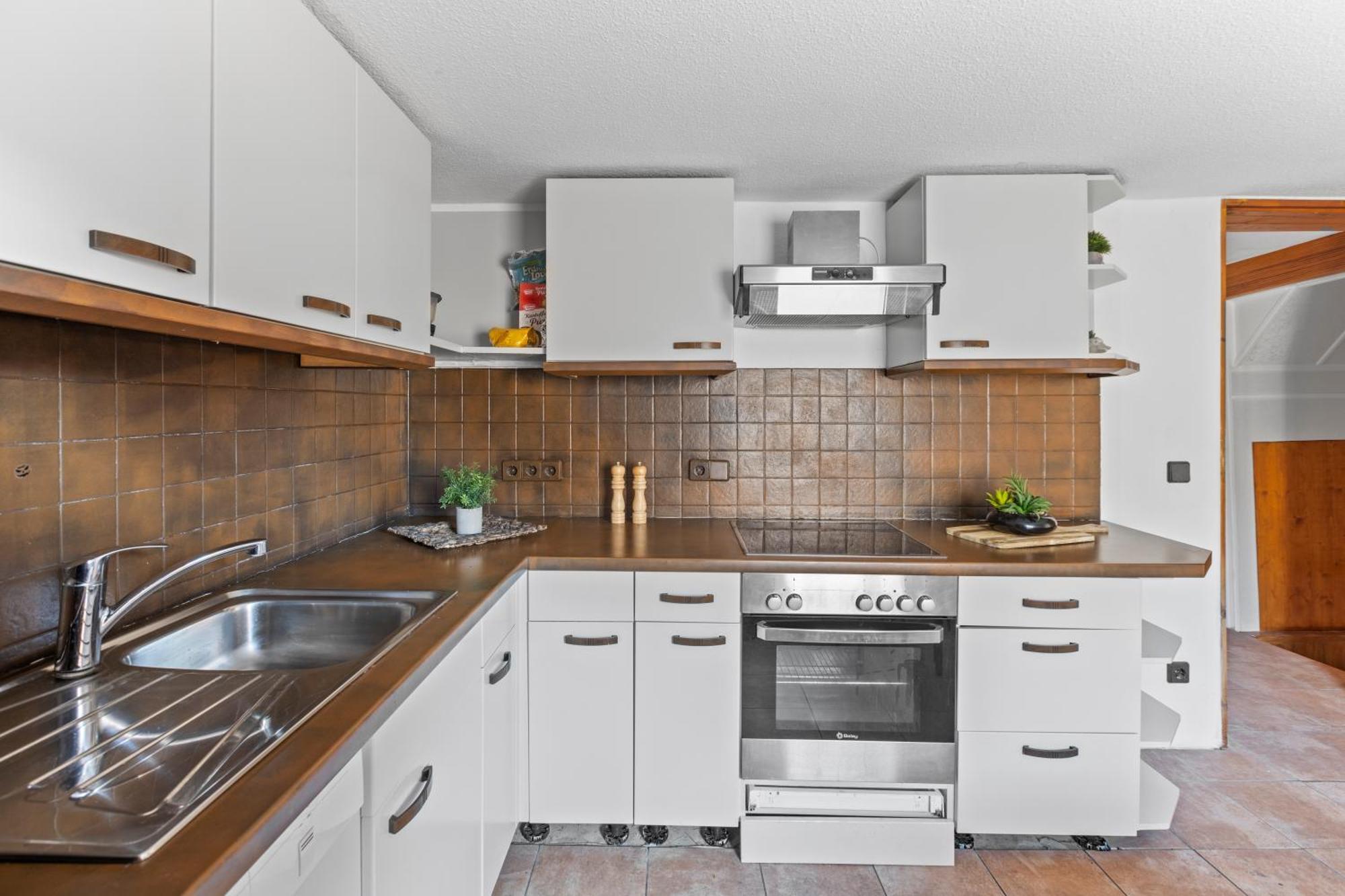 Sabina Monteurwohnung I 75 Zoll Tv I Kueche I Bad I Backofen I